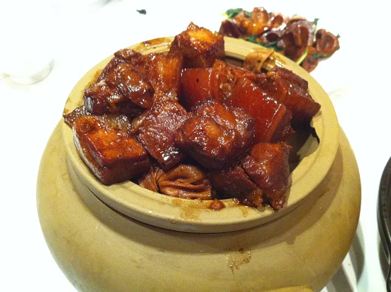 One Pot of Dark Silk: The Hongshao Method That Replaces Half Your Spice Rack